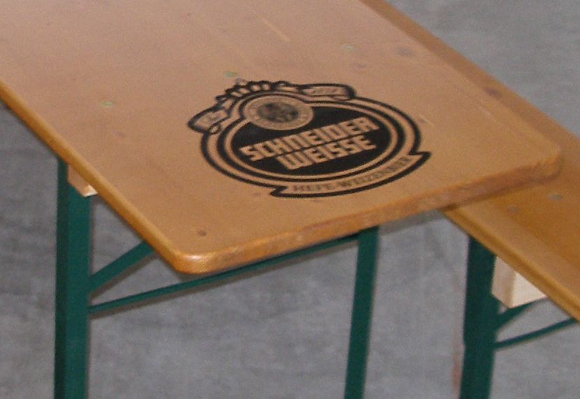 Sítotisk pivních stolů a lavic (a vaše logo bude vidět...)